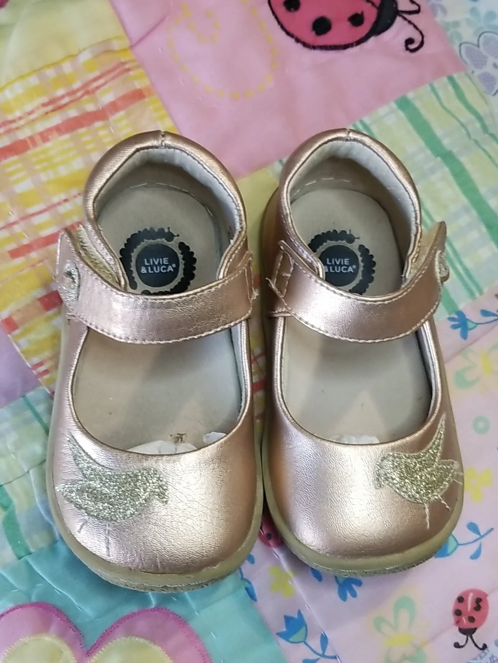 Livie & Luca Metallic Rose Gold Mary Janes with Gold Glitter Bird Size 7 Pio